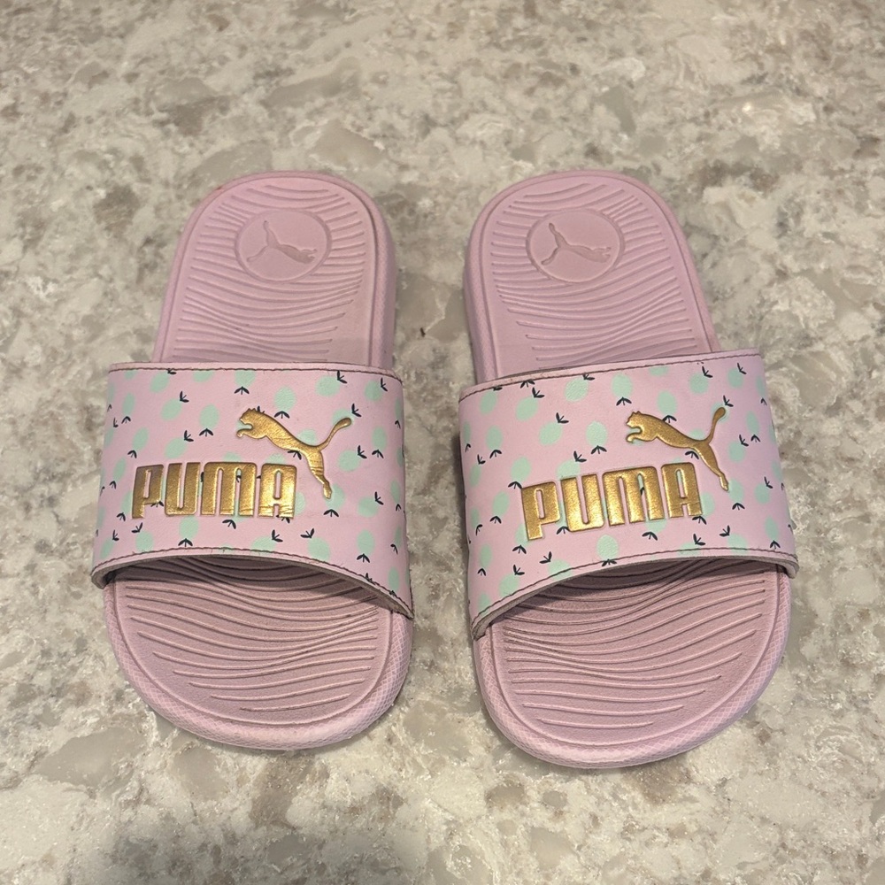 PUMA Kids Light Pink Slide Sandals with Gold Logo - 2c